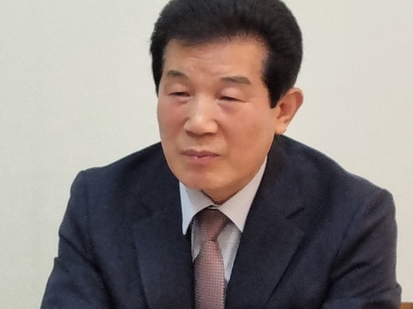 천안중부교회를 출입하는 불법자들 (3).jpg